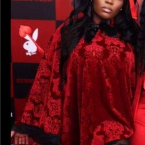 Spirit Little Red's Poncho - Black and White